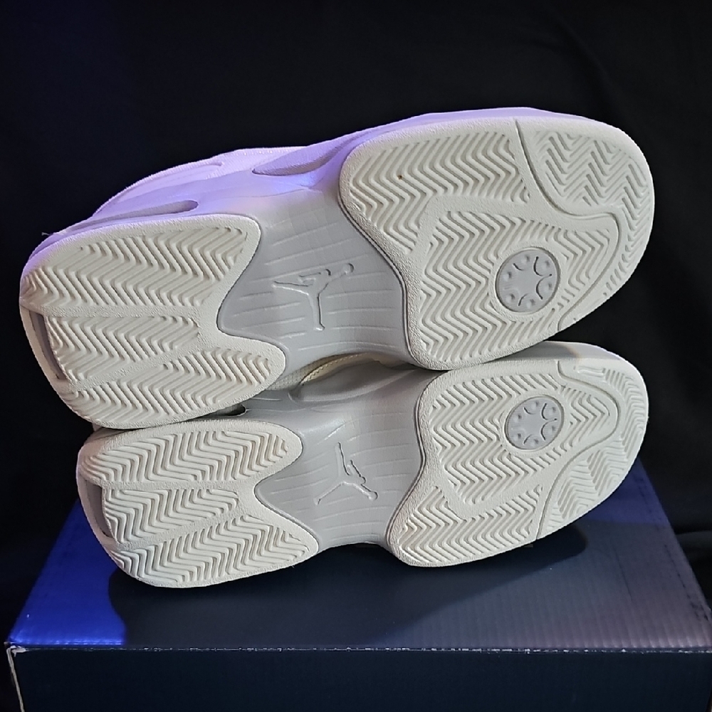 *Brand New* Jordan Max Aura 6s - Picture 8 of 11